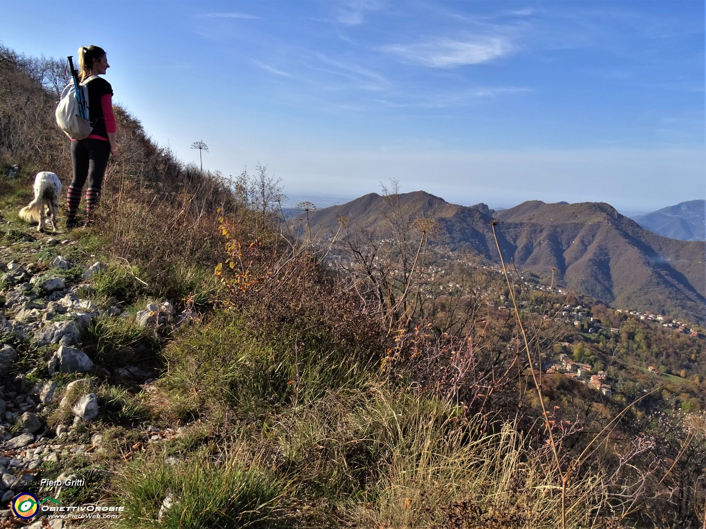 48 Bella vista panoramica verso la Val Serina.JPG